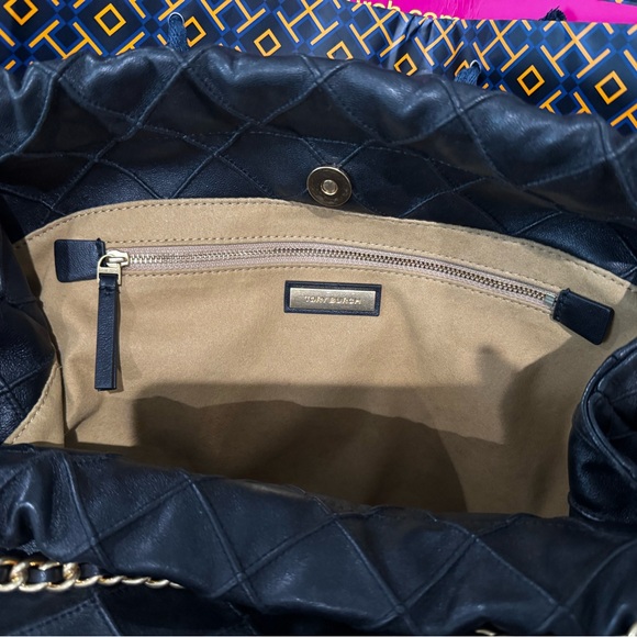 TORY BURCH FLEMING SOFT HOBO BAG - Picture 9 of 16